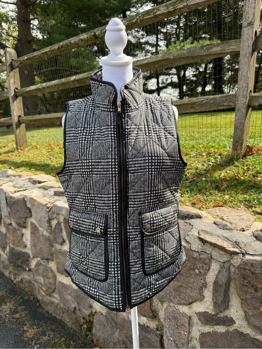 Women’s Black & White Plaid Quilted Puffer Vest